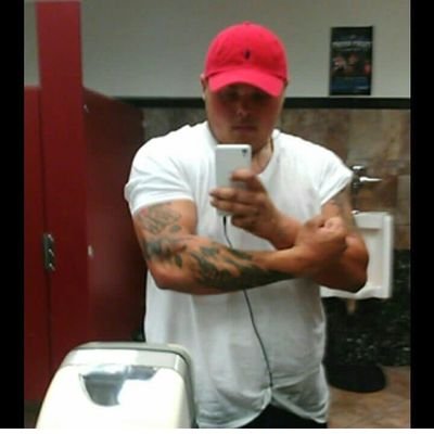 Profile Picture of Robert Ridenour (@Robthenation61) on Twitter