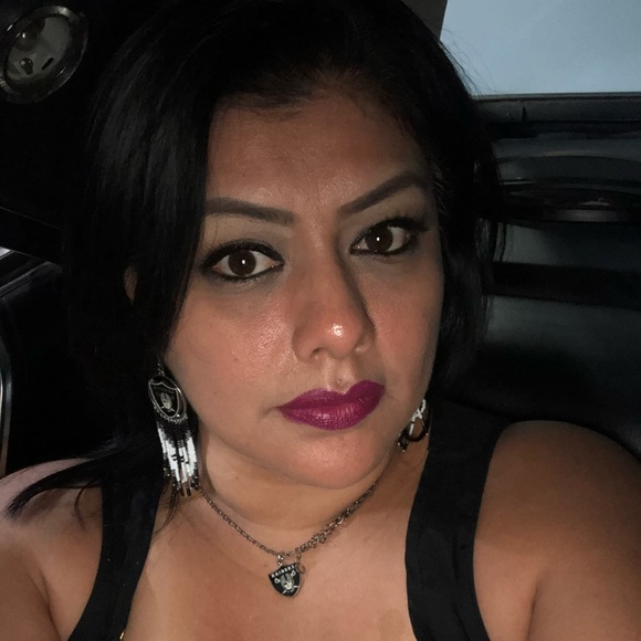 Profile Picture of Benita Caudillo (@bcaudillo77) on Poshmark