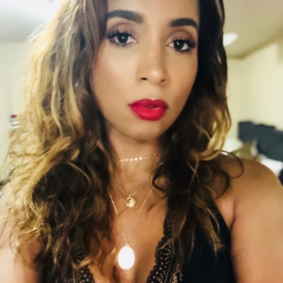Profile Picture of Karen Ellerbe (@karitax) on Poshmark