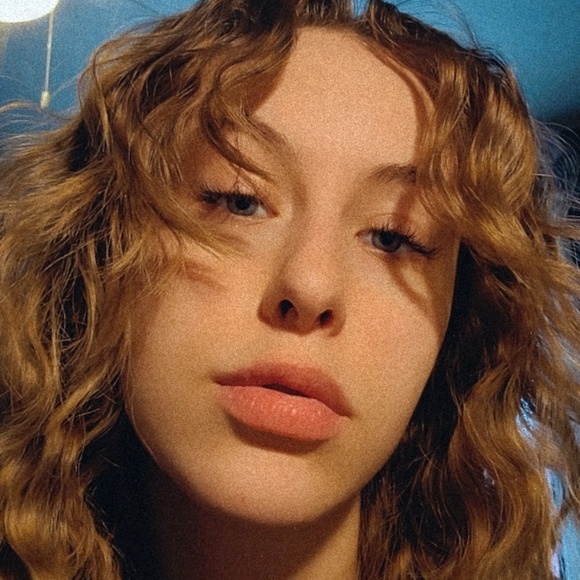 Profile Picture of Kaytlin Dolak (@kaytlinbdolak) on Poshmark