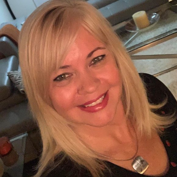 Leigh Knysh - Poshmark Profile Picture of Leigh Knysh (@knyshclan) on Poshmark