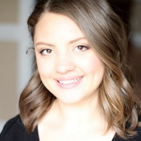 Profile Picture of Amy Hunsinger (@amy12nicole) on Poshmark