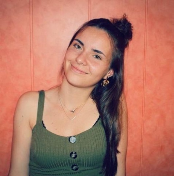 Profile Picture of Marine Dierstein (@marinedierstein) on Poshmark