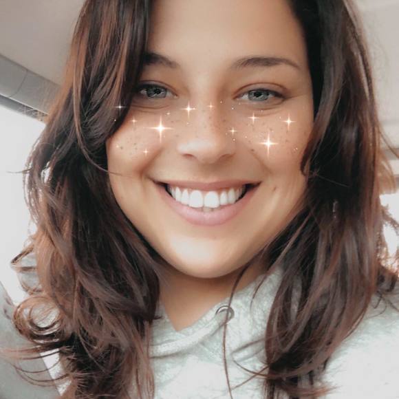 Profile Picture of Savannah Arnold (@savannaharno598) on Poshmark