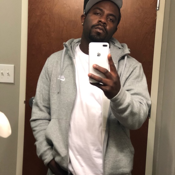 Profile Picture of Terry Dillard (@tlynn0660) on Poshmark