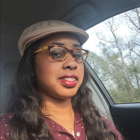 Profile Picture of Bianca Rogers (@brogers27) on Poshmark