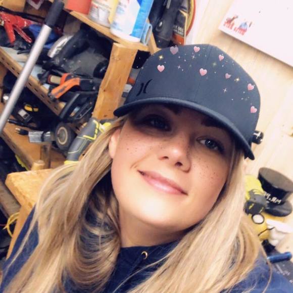 Profile Picture of Amanda Renforth (@amandarenforth) on Poshmark