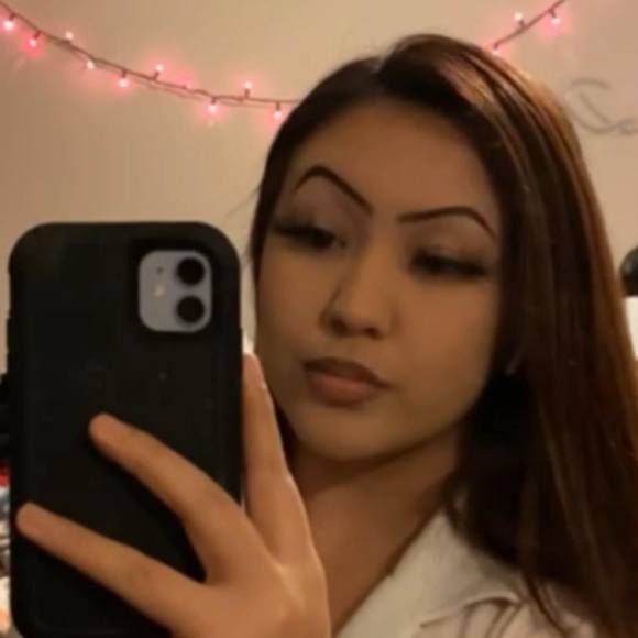 Profile Picture of Maliya Macintosh (@maliyamac) on Poshmark