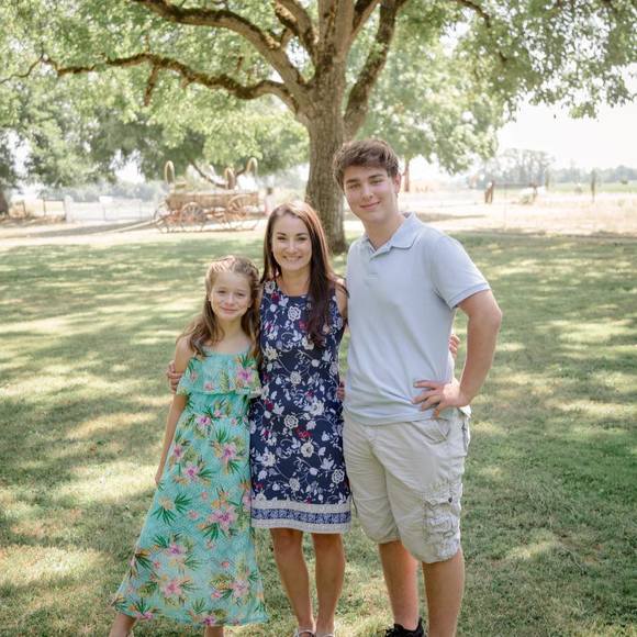 Profile Picture of Kelli Shaffar (@kelephant21) on Poshmark