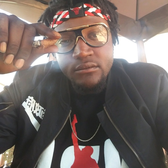 Profile Picture of Ronald Barnes (@onmycloutshxt) on Poshmark