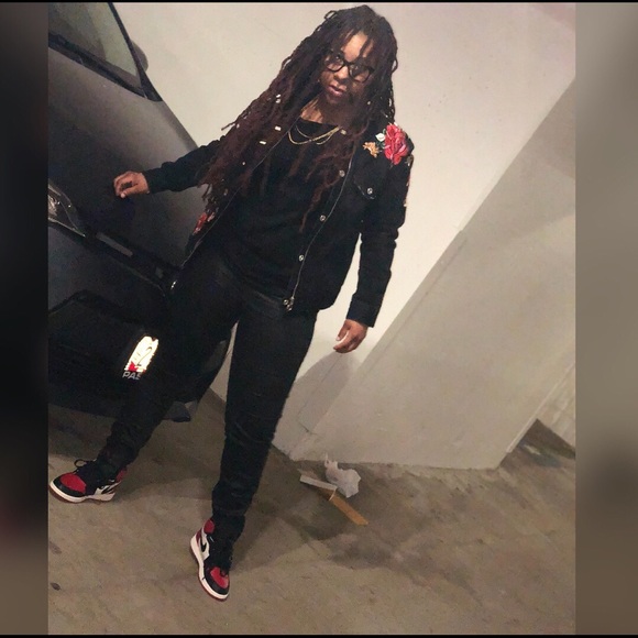 Profile Picture of Simone Mercer (@simone1523) on Poshmark