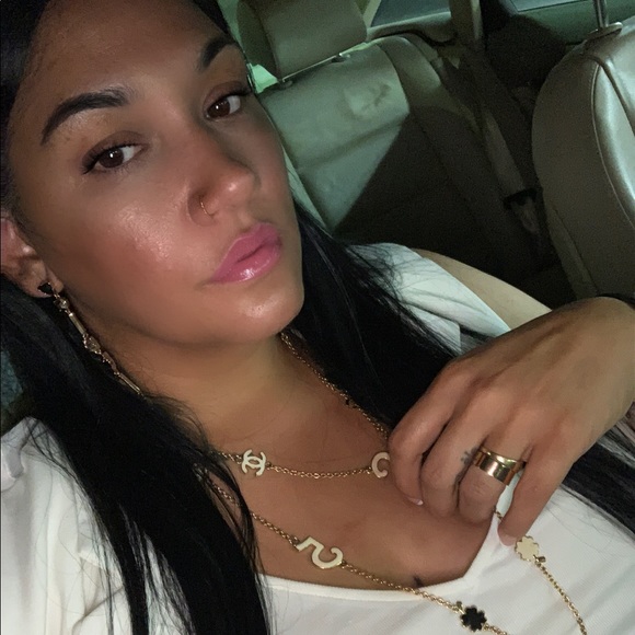 Profile Picture of Luz Santana (@luc1980) on Poshmark