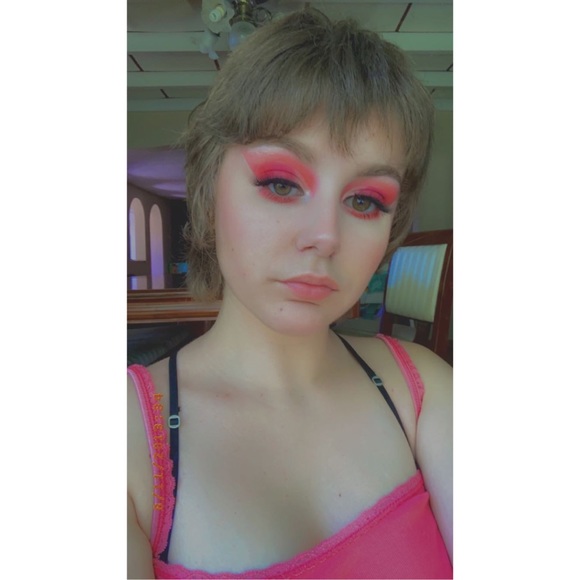 Profile Picture of Haley Daniels (@haley_danielz19) on Poshmark