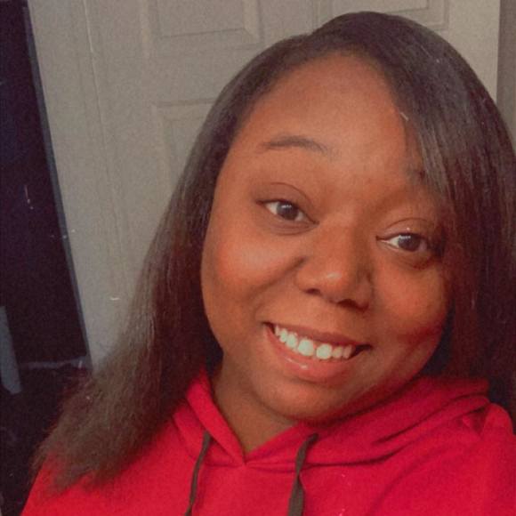 Profile Picture of Alexandra Freeman (@alexfree08) on Poshmark