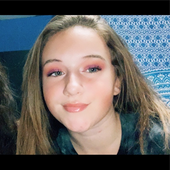 Profile Picture of Mya Bruneau (@myabru2204) on Poshmark