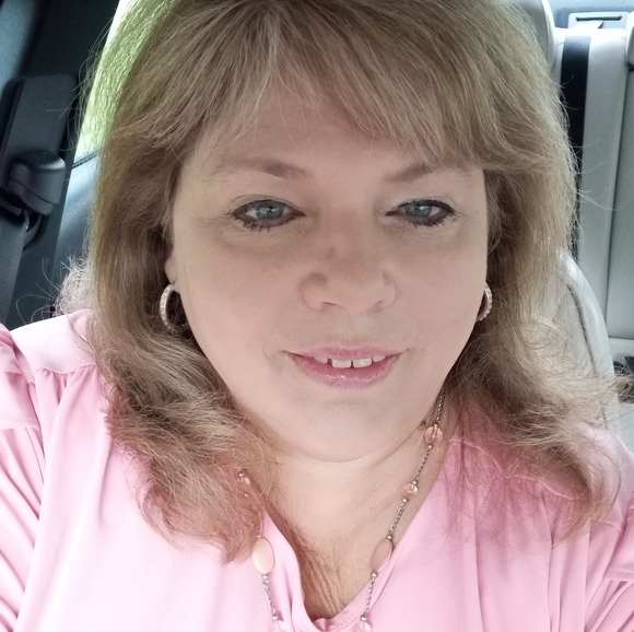 Profile Picture of Joanne Cox (@joannecox61) on Poshmark