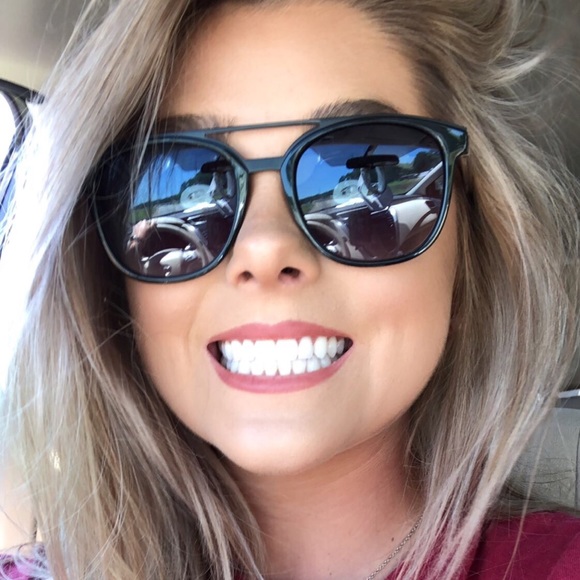 Profile Picture of Sidney Wagnon (@sidwag) on Poshmark