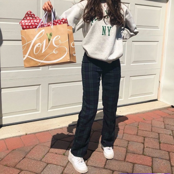 Profile Picture of Ley Ley (@leylanuryurt) on Poshmark
