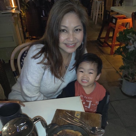 Profile Picture of Jennifer Villareal (@jen2v) on Poshmark