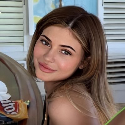 Profile Picture of Kylie Jenner Site Spain (@KylieJennerES_) on Twitter