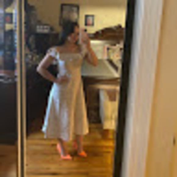 Profile Picture of Genesis Moreno (@morenoogen) on Poshmark