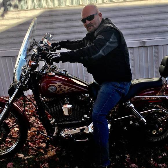 Profile Picture of Paul Damrell (@paul_damrell) on Poshmark