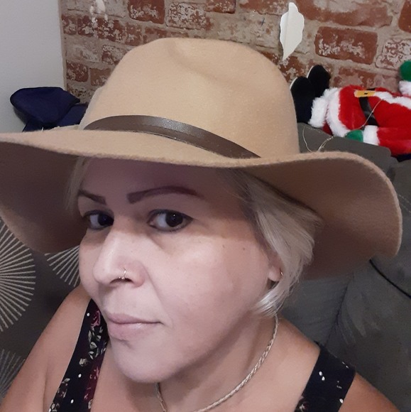 Profile Picture of Nadimar Diniz (@caisarausa) on Poshmark