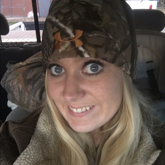 Profile Picture of Jennifer Devoter (@mrsdevoter) on Poshmark