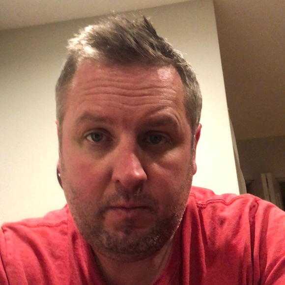 Profile Picture of Robert Schumacher (@rrschum) on Poshmark