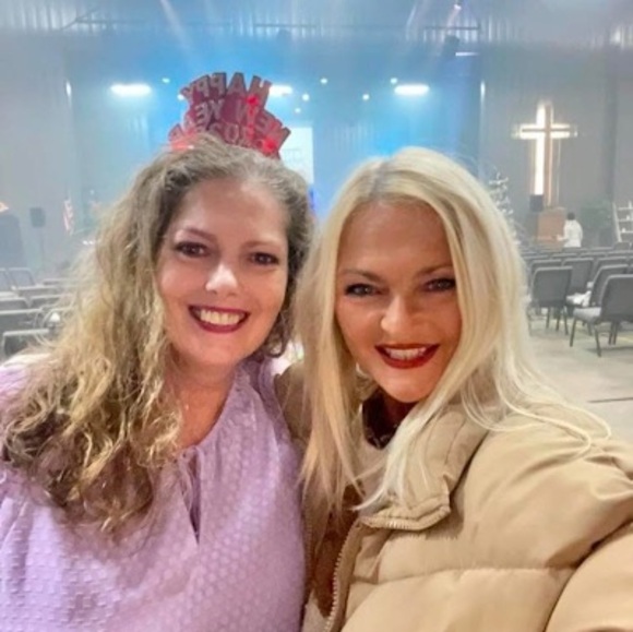 Profile Picture of Ladonna Dreyer (@ladreyer52) on Poshmark