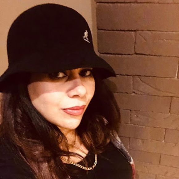 Profile Picture of L. Writer (@lilahwriter) on Poshmark