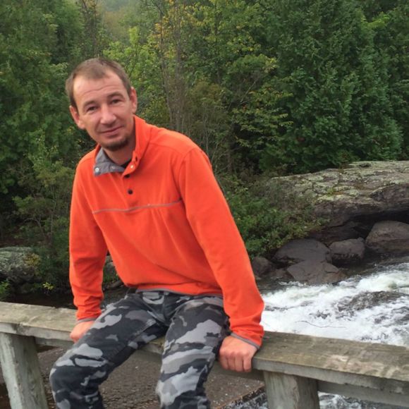 Profile Picture of Andrzej Pasadyn (@andrzejpasadyn) on Poshmark