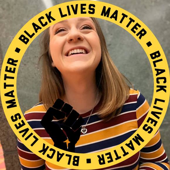 Profile Picture of Courtney Muston (@courtneymuston) on Poshmark