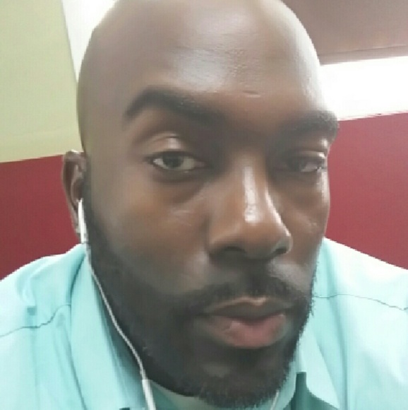 Profile Picture of Johney Johnson (@johneykash) on Poshmark