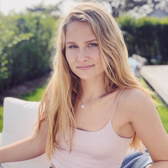 Profile Picture of Claire Noel (@clairenoel10) on Poshmark