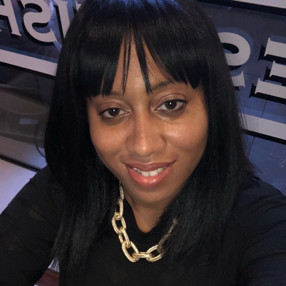 Profile Picture of Simone Hayes (@simone11214) on Poshmark