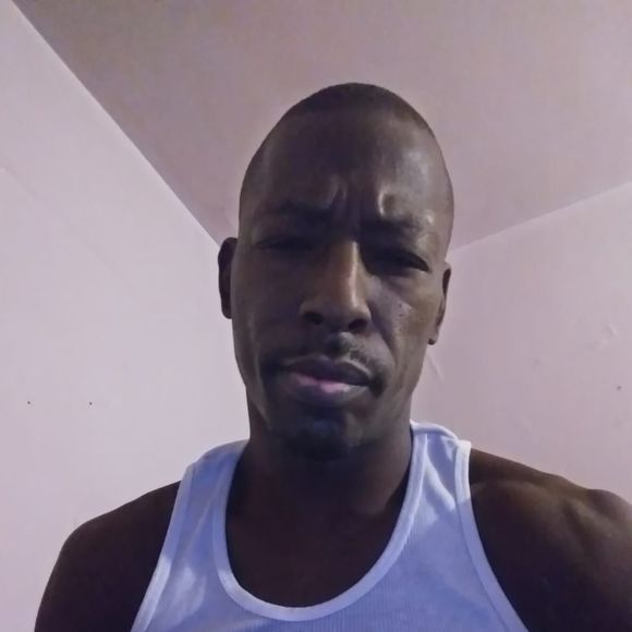 Carlos Robertson - Poshmark Profile Picture of Carlos Robertson (@whitedonny) on Poshmark