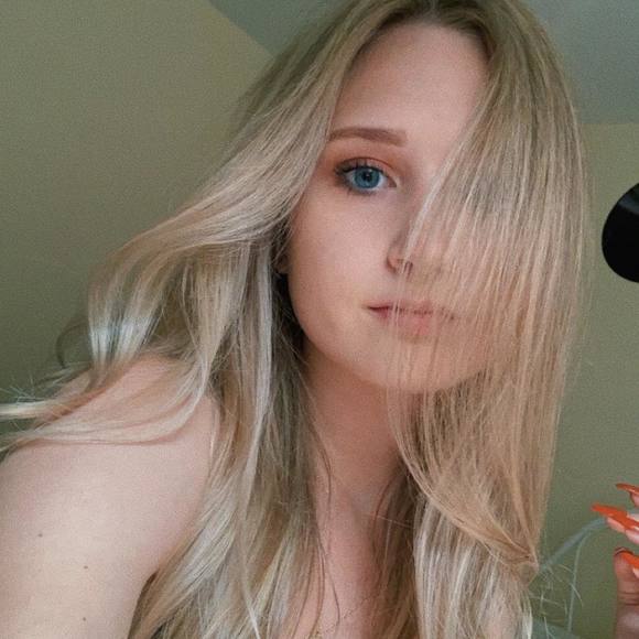 Sarah Timperio - Poshmark Profile Picture of Sarah Timperio (@sarahtimp) on Poshmark