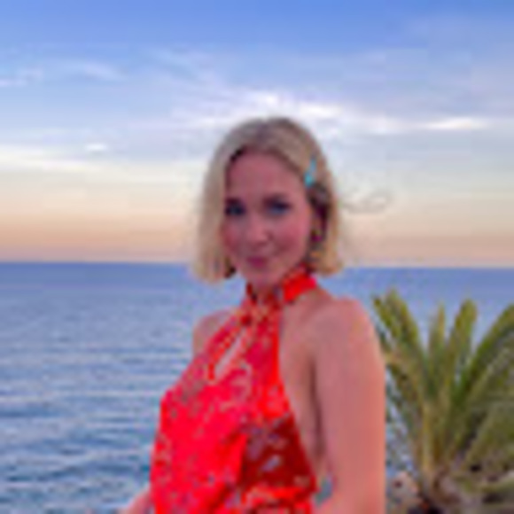 Profile Picture of Carlota Giner (@cginer) on Poshmark
