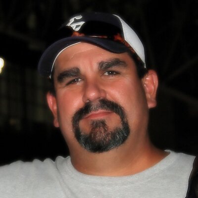 Profile Picture of Richard Hileman (@rtiny33) on Twitter