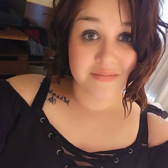 Profile Picture of Hanna Larimore (@hannarose93) on Poshmark