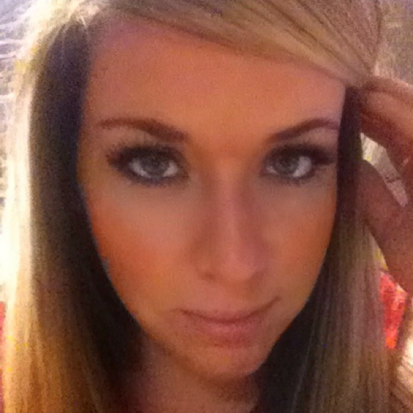 Profile Picture of Mindy Hightchew (@hightchewm) on Poshmark