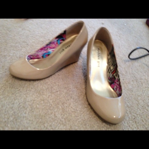 Profile Picture of Koryn Dumond (@korynlee) on Poshmark