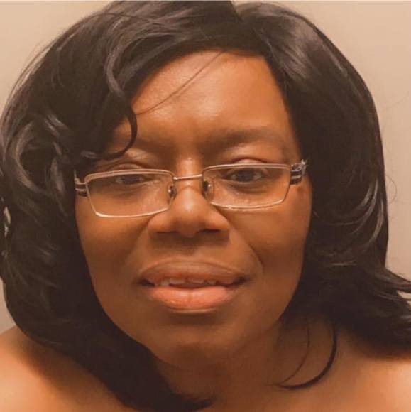 Profile Picture of Beverly Smith (@beesweet15) on Poshmark