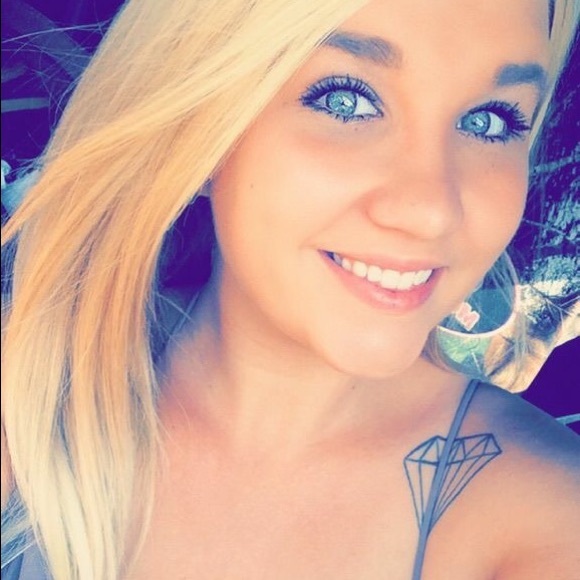 Profile Picture of Tori Wise (@queent13) on Poshmark