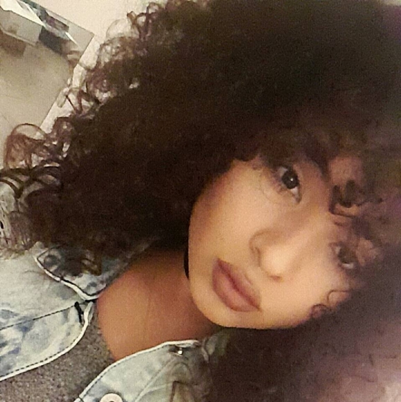 Profile Picture of Aura Rivas (@curlyhairhippie) on Poshmark