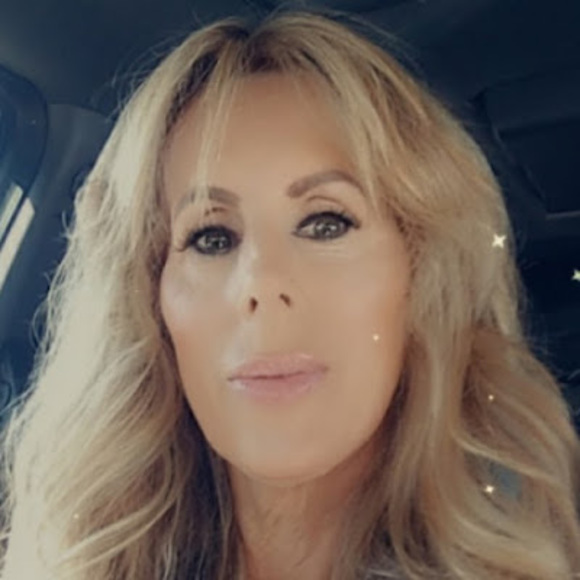 Profile Picture of Terri Deborde (@deboredterri59) on Poshmark