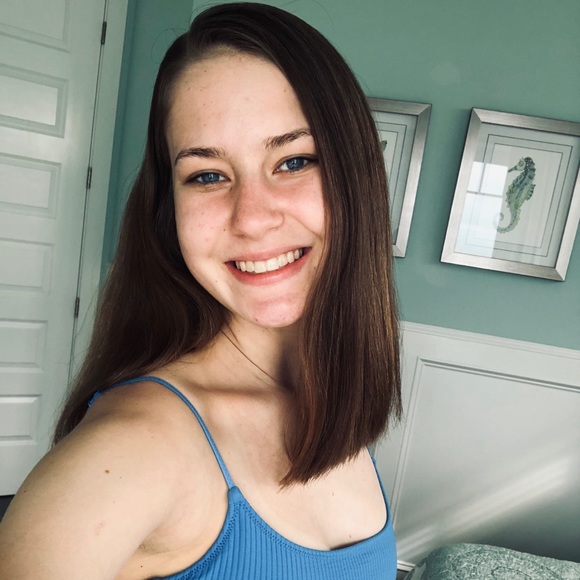Profile Picture of Abby Klammer (@poshcoutureklam) on Poshmark