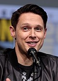 Profile Picture of Samuel Barnett (actor)on Wikipedia