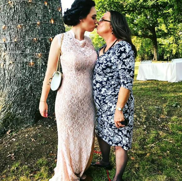 Profile Picture of Savana Pergande (@savysaur) on Poshmark